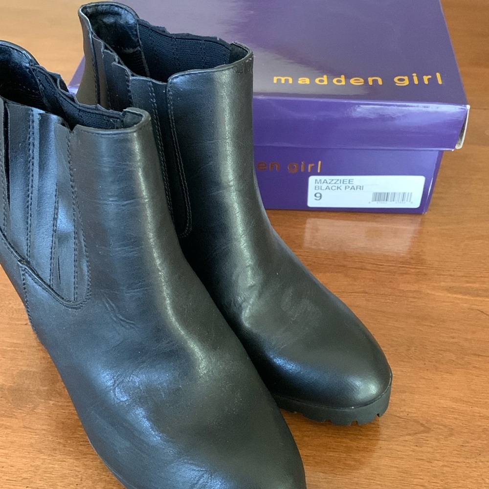 Madden girl Mazziee boots black size 9